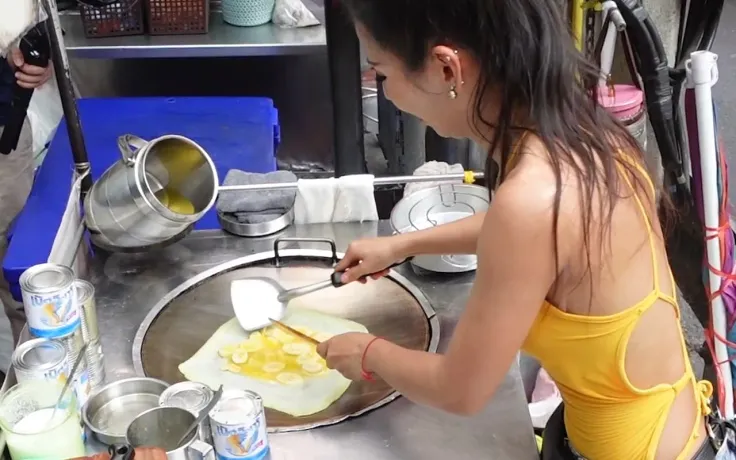 Once the stove is ready, the roti lady meticulously prepares her ingredients