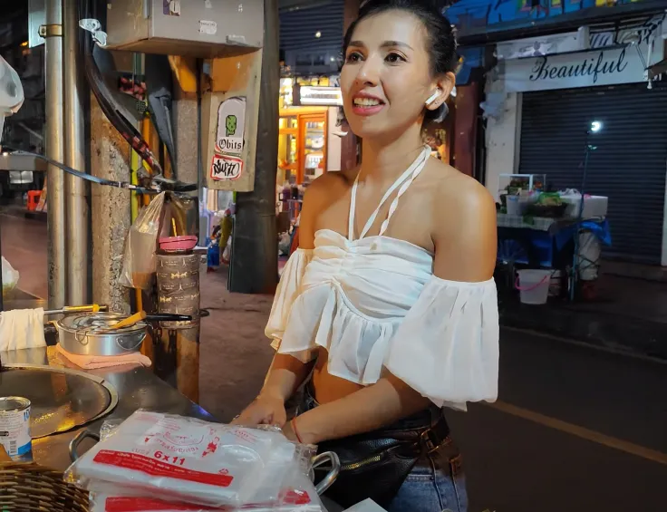 The Bangkok Roti Lady, Benjawan Kaewsaen, in action at her food cart