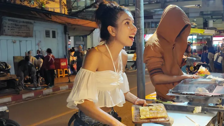 Puy Roti Lady in Focus: A Stunning Photographic Journey Through Her Street Food Stall